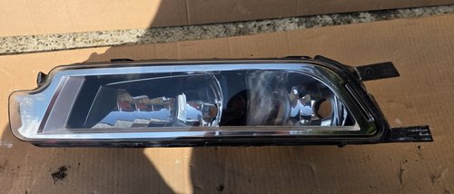 Proiector ceata stanga Vw Passat B8 2016 2017 2018 2019