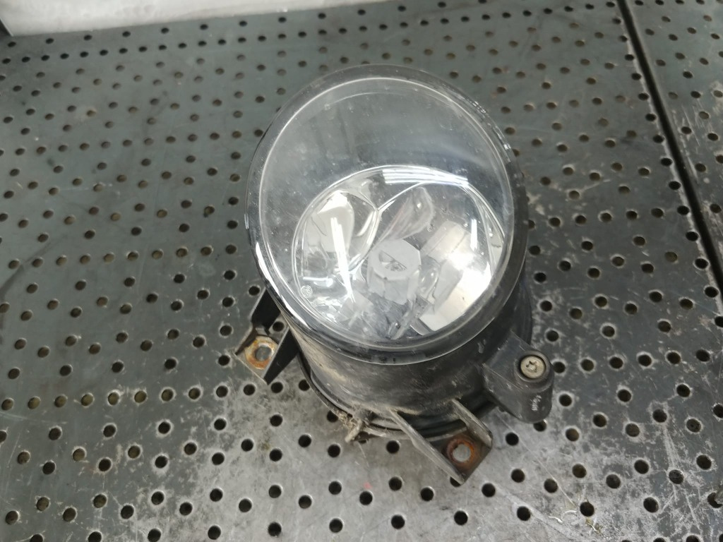 Proiector ceata stanga vw polo 9n 6q0941699