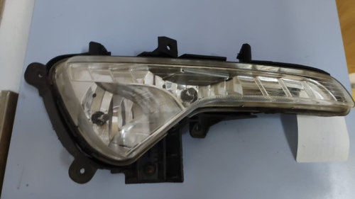 Proiector dreapta Kia Sportage 4WD 2.0 CRDI cod motor D4HA transminie automata ,an 2011 cod 19-B027H