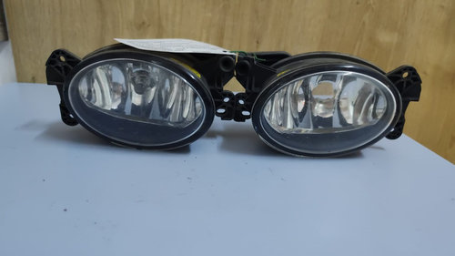 Proiector dreapta Mercedes CLS-Klass W219 ,an 2008 cod A1698201556 / A1698201656