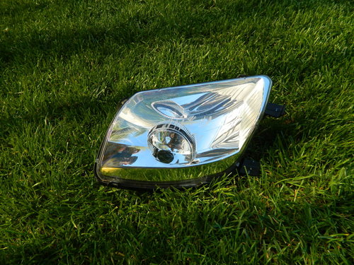 Proiector dreapta Peugeot 308 model 2009 cod 89205441