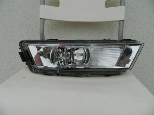 Proiector dreapta Skoda Rapid model 2012 - 2015 Cod - 5JA941700