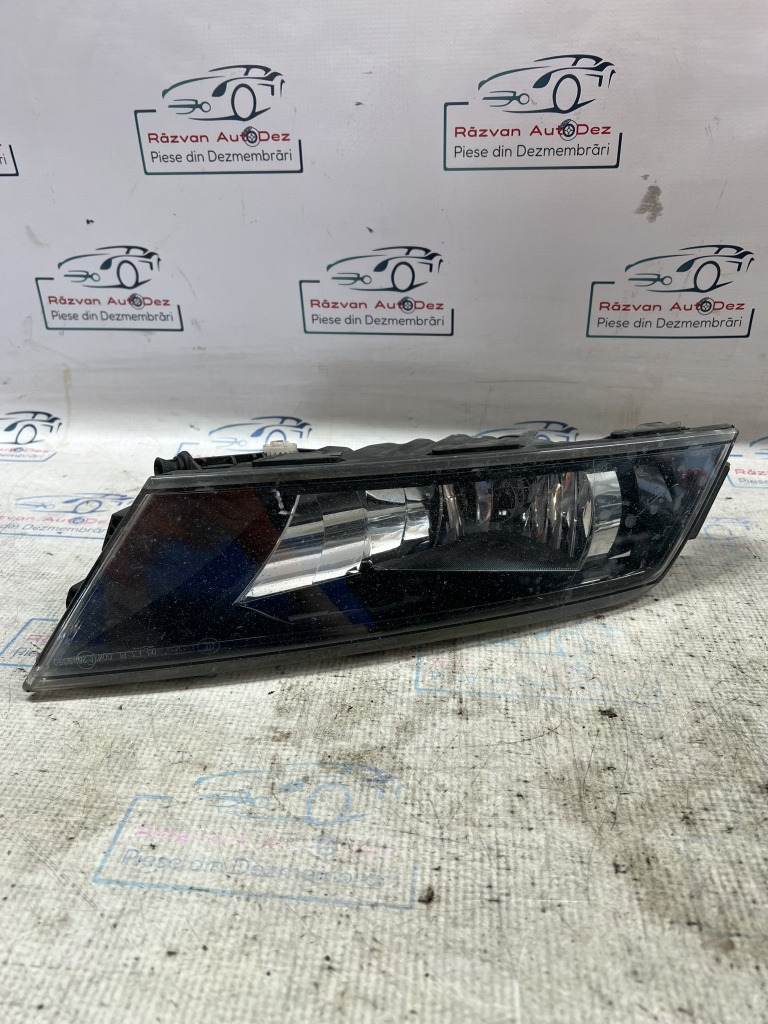 Proiector dreapta Skoda Superb 3 2018, 3V0941700