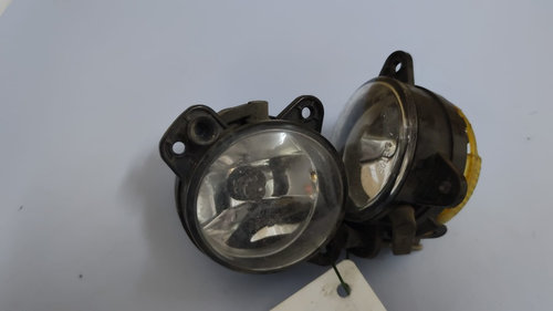 Proiector dreapta / stanga Volkswagen Caravelle T5 2.5 Tdi cod motor BNZ an 2008