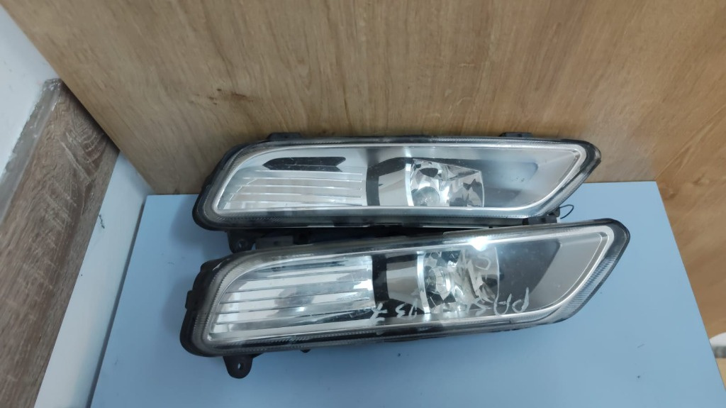 Proiector dreapta Vw Passat B7 1.4 TSI cod motor CKM an 2014 cu un bec