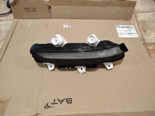 Proiector DRL LED stanga Peugeot 2008 / 208 (2019-2023) cod 9824241480