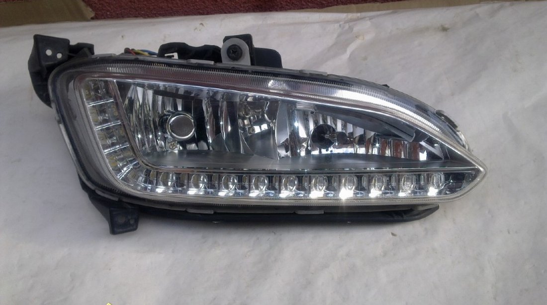 Proiector led dreapta hyundai santa fe 2014