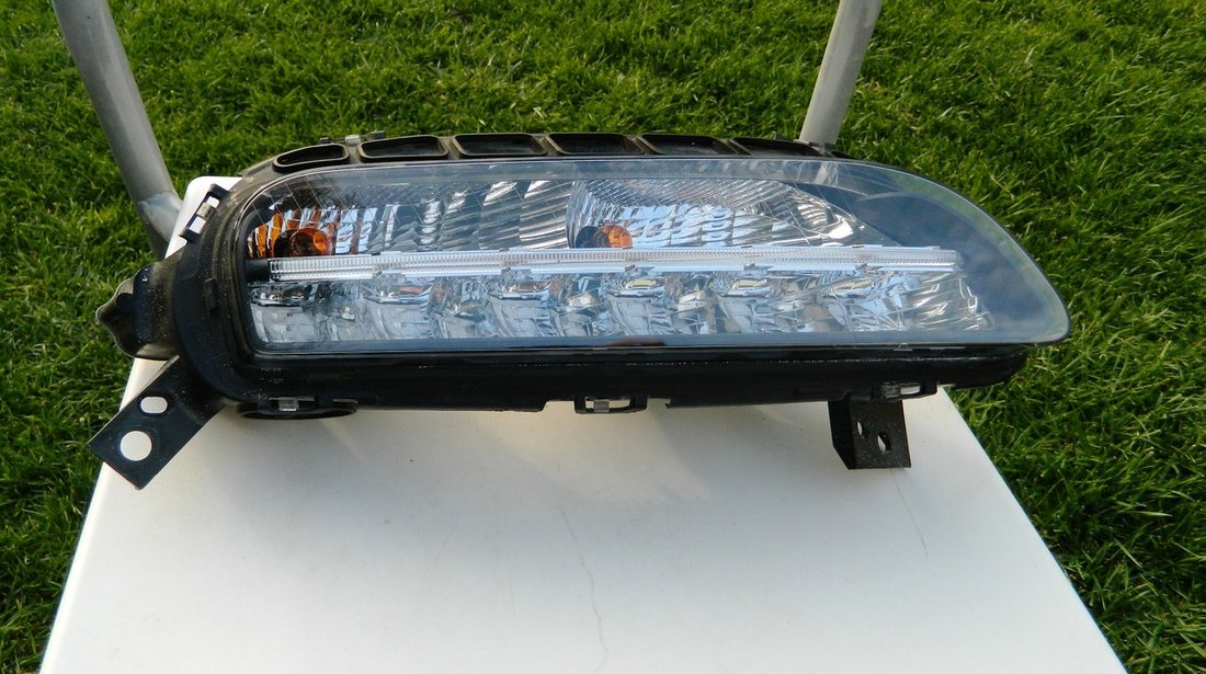 Proiector semnal led dreapta bara fata Porsche Panamera cod 97063108203