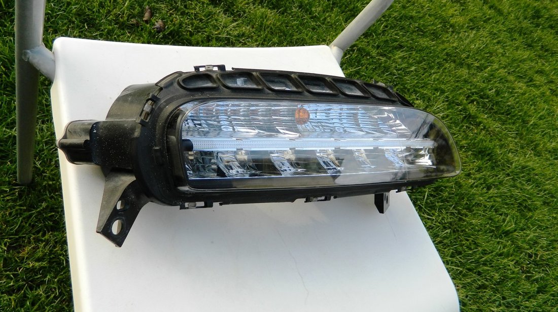 Proiector semnal led dreapta bara fata Porsche Panamera cod 97063108203