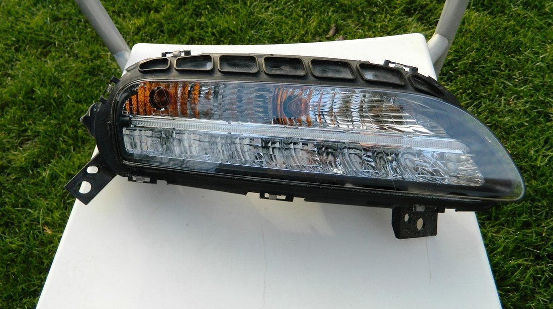 Proiector semnal led dreapta bara fata Porsche Panamera cod 97063108203