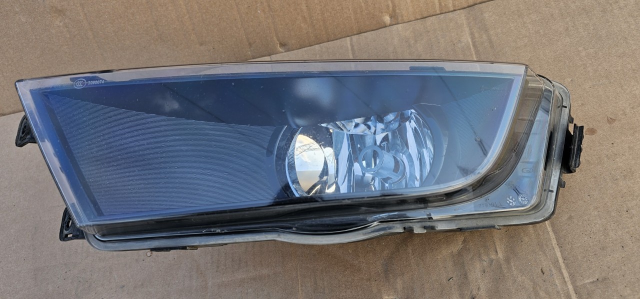 Proiector stanga Skoda Octavia 3 2013 2014 2015 2016