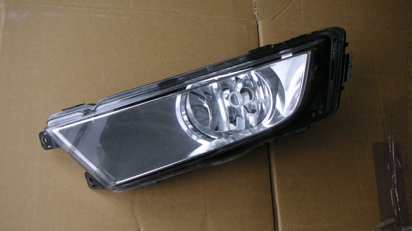 Proiector stanga Skoda Octavia 3 cod 5E0941699