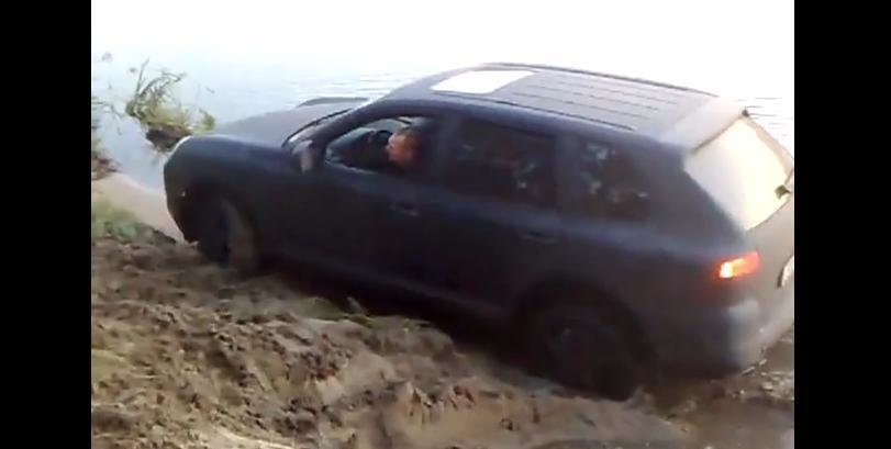 Prostia doare cel mai tare in Rusia: Porsche Cayenne impotmolit face POC! Prostia doare cel mai tare in Rusia: Porsche Cayenne impotmolit face POC!