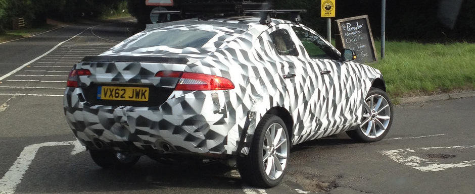 Prototipul SUV-ului Jaguar, surprins in teste in Marea Britanie