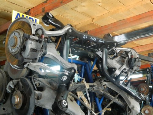 Punte spate Audi A4 B8 8K combi model 2009