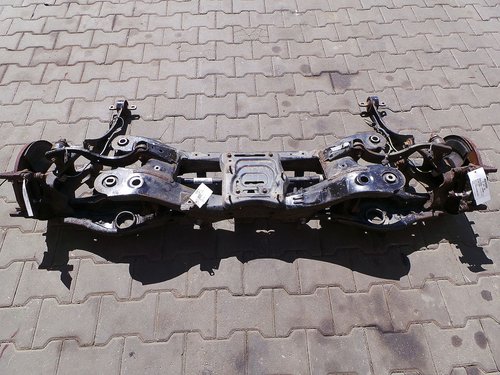 PUNTE SPATE TOYOTA AVENSIS - - (2012 2015)