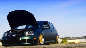 Pus pe burta! VW GOLF Mk5 R32 Stance-Tuning!