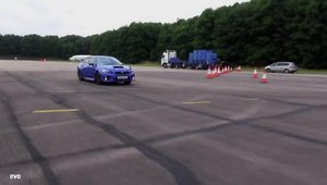 Putere vs. Tractiune: Drag Race intre Jaguar F-Type V6 S si Subaru WRX STI