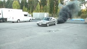 Puterea motorinei: un Mercedes 190 D face burnout si demareaza violent