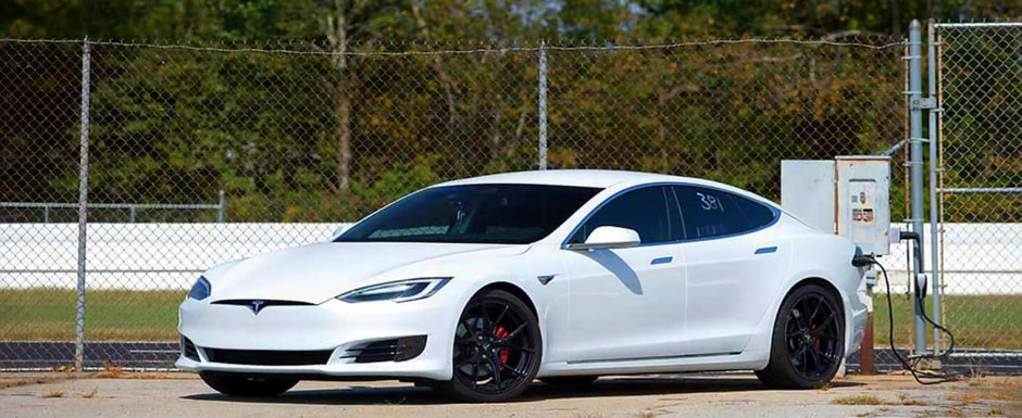 Putine masini cu motor conventional pot sta langa ea. O Tesla Model S doboara record dupa record