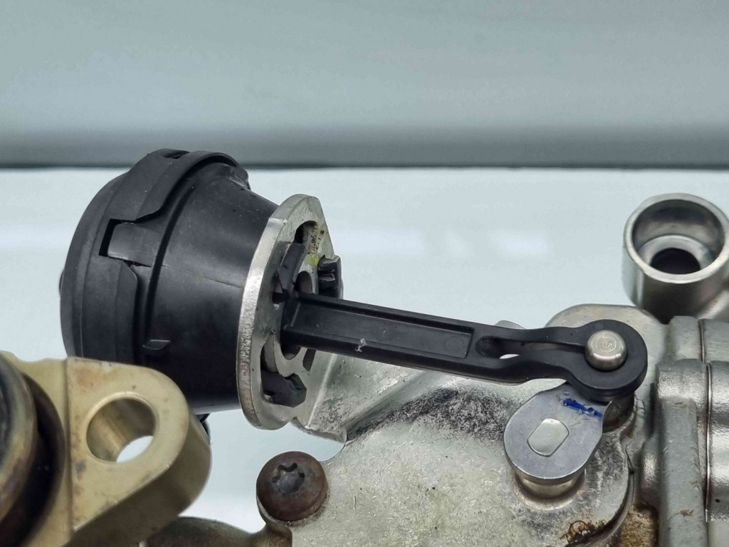 Racitor gaze Bmw 1 (F20, F21) [Fabr 2011-2017] 7822350 1.6 N47T 85KW / 120CP 1.6 N47T 85KW / 120CP