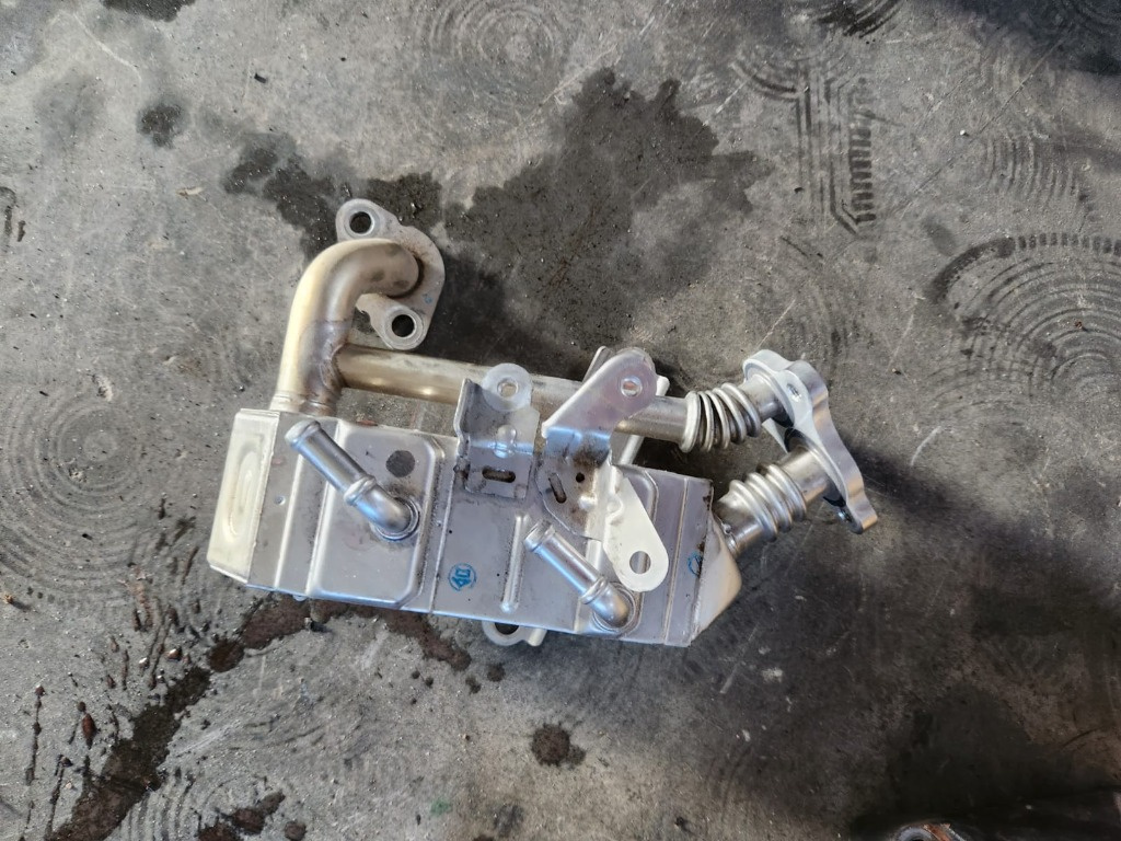 Racitor gaze Toyota Auris 1.4 D-4D ,2011 2012 2013 2014 cod 25601-33070