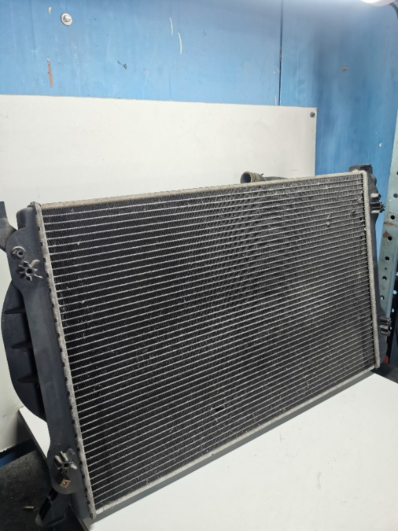 Radiator apa Audi A4 B7 2.0 Tdi cutie manuala 8E0121251A