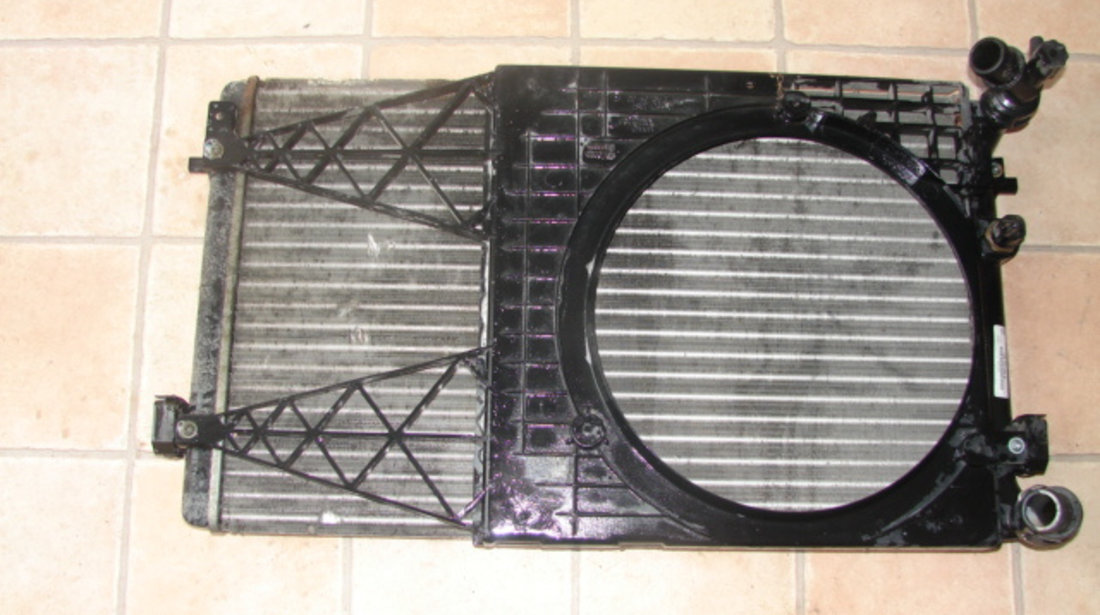 Radiator apa Volkswagen Golf 4 [1997 - 2006] Hatchback 5-usi 1.6 AT (100 hp) (1J1)