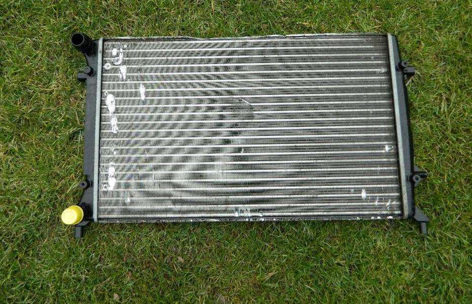 Radiator apa VW Golf 5 benzina cod 1K0121251CB