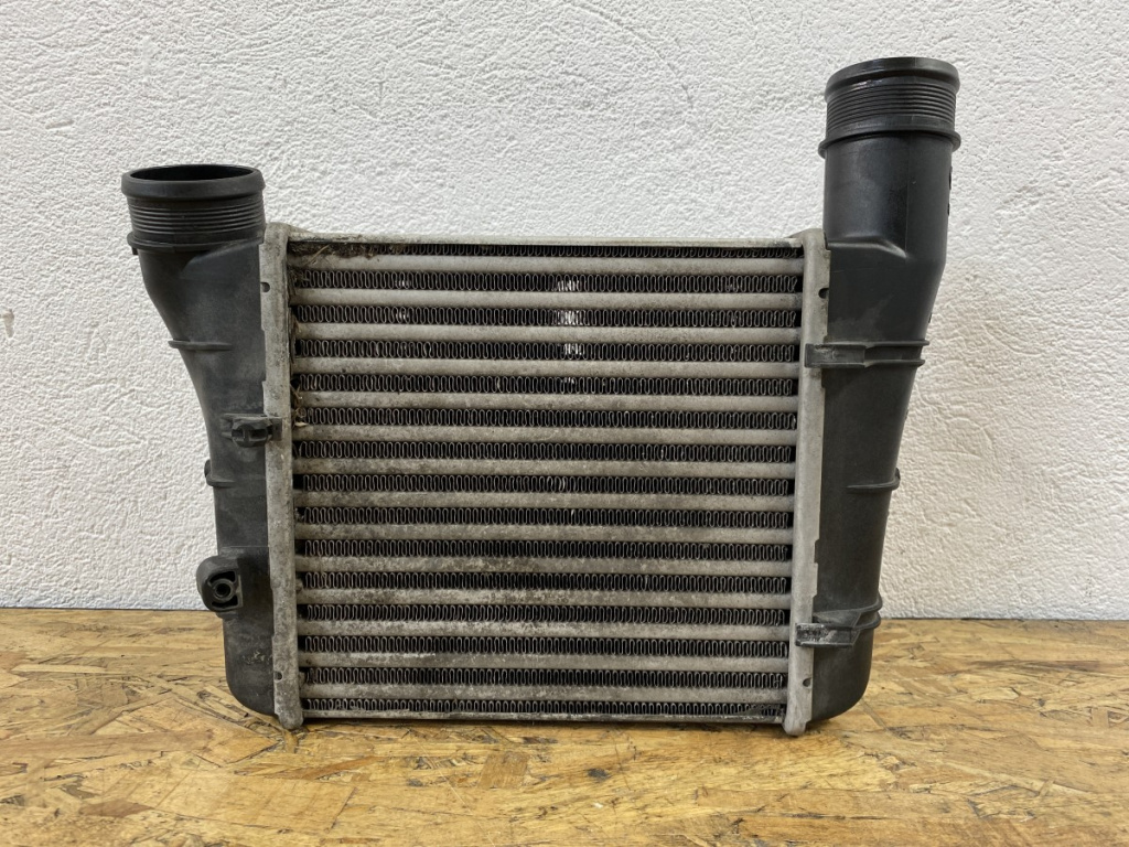 Radiator intercooler Audi A4 B7 sedan S-Line sedan 2007 (8E0145905S)