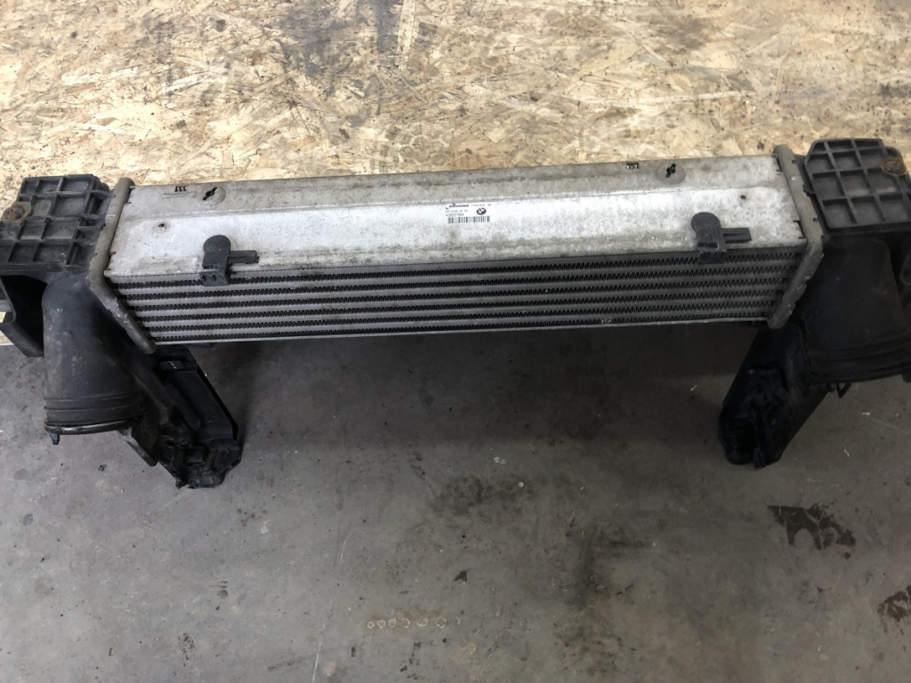 Radiator intercooler BMW 118D M E87 sedan 2010 (752491608)