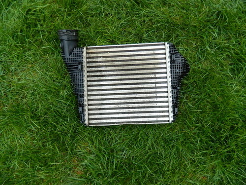 Radiator intercooler dreapta Porsche Macan model 2015-2017 cod 95B145804B