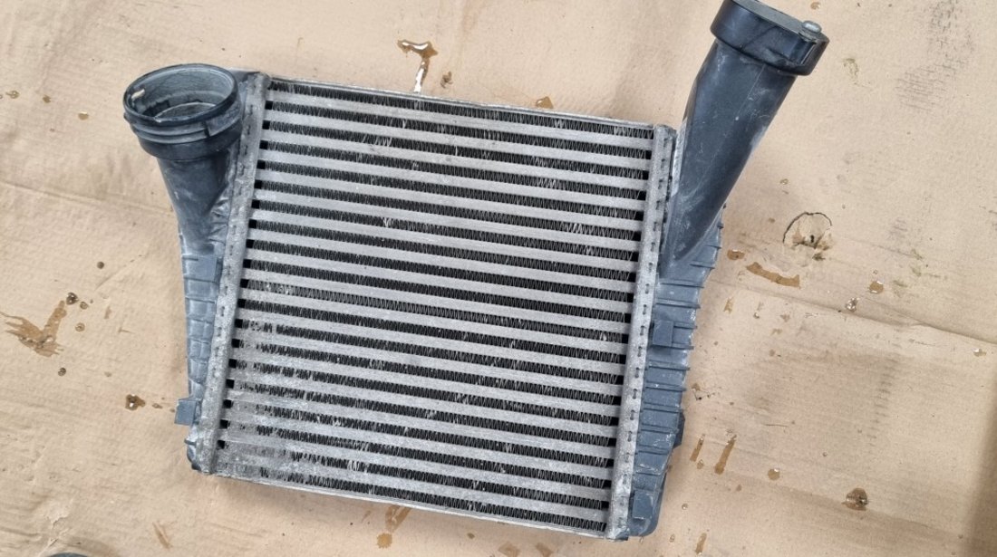 Radiator intercooler dreapta VW Touareg 7P 4.2 TDI 2011 2012 2013 2014