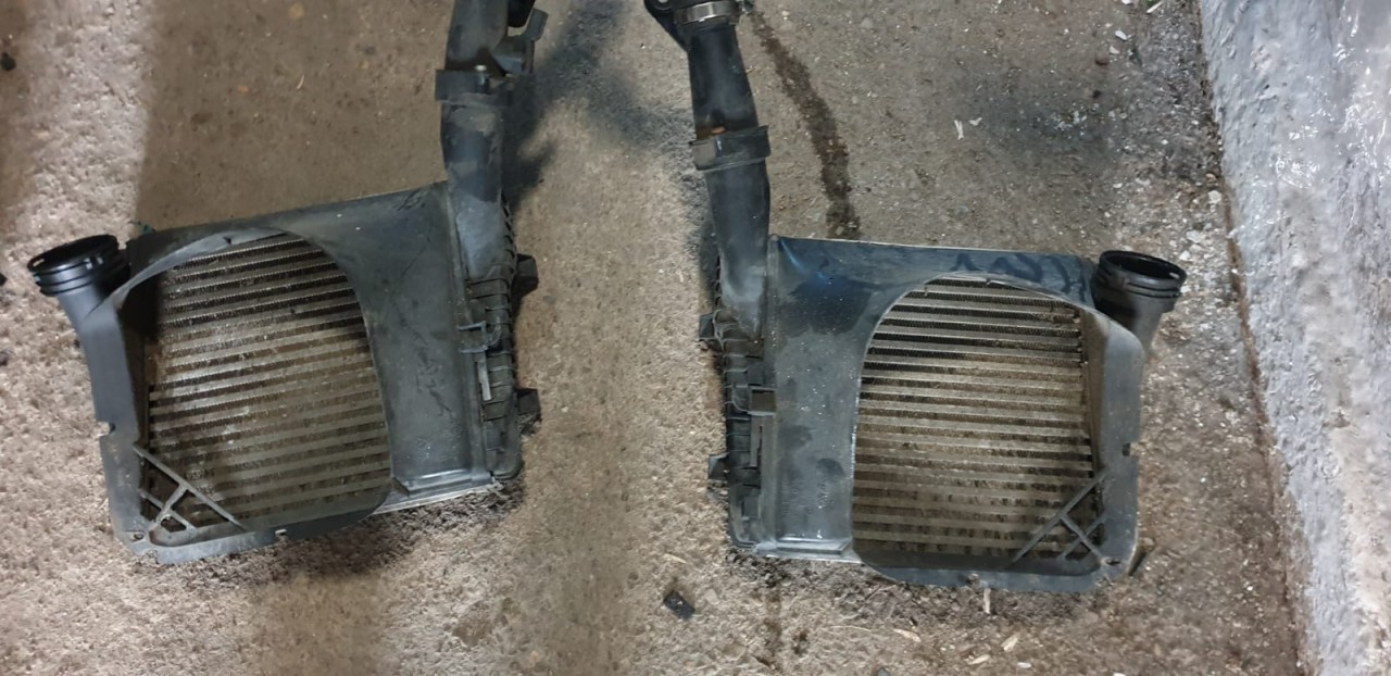 Radiator intercooler OE VAG cod 7L614580