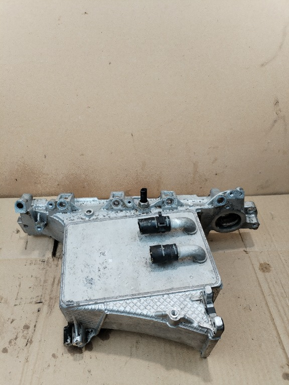 Radiator intercooler Volkswagen Jetta 4 2.0TDI CUU 04L129766AQ