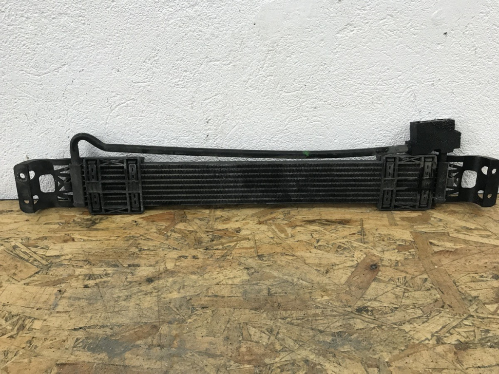 Radiator ulei VW Passat B6 2.0TSI combi 2008 (3C0317019C)