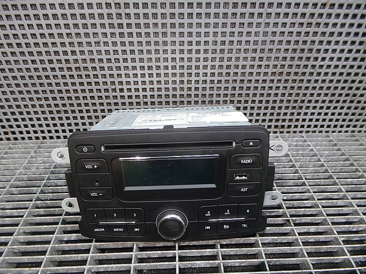 RADIO CD DACIA DUSTER - - (2010 2013)