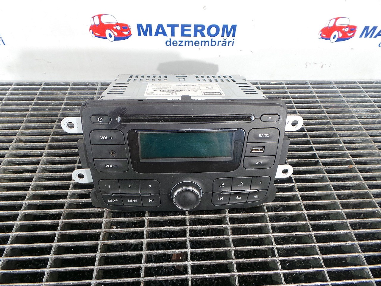 RADIO CD DACIA DUSTER - - (2010 2013)
