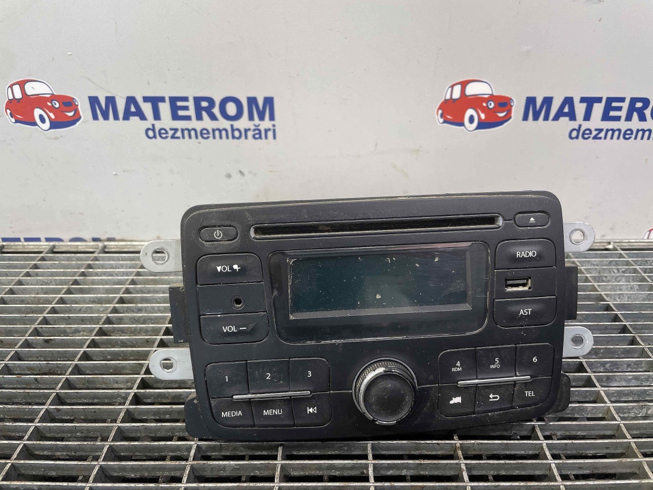 RADIO CD DACIA DUSTER - - (2013 2017)