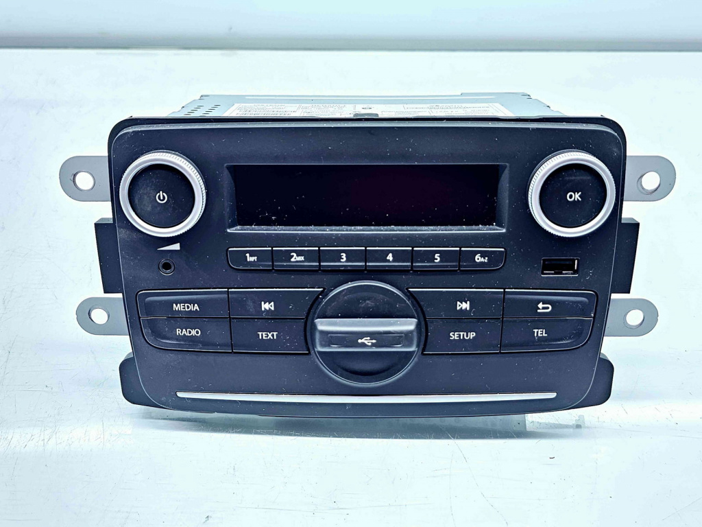 Radio CD Dacia Duster (PH2, H79) [Fabr 2013-2017] 281154137R
