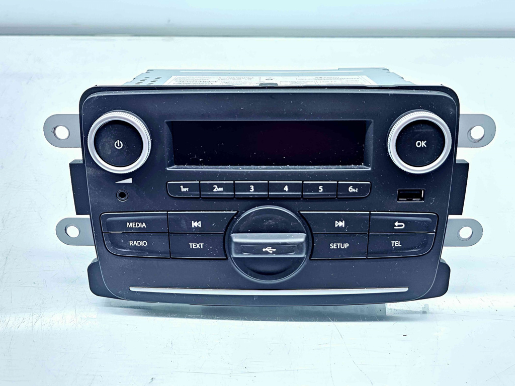 Radio CD Dacia Duster (PH2, H79) [Fabr 2013-2017] 281154137R