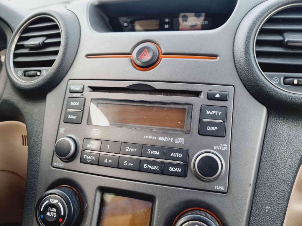 Radio CD Kia Carens III (LD) [Fabr 2006-2012] OEM