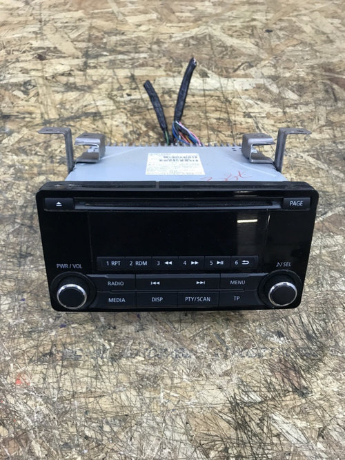 Radio CD Mitsubishi L200 Double Cab 2.5 4x4 Automatic, 178hp, 2015 pick-up 2015 (8701A562)