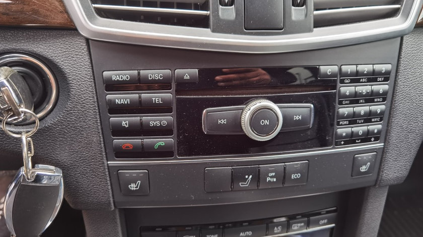 Radio cd navigatie Mercedes E220 cdi w212