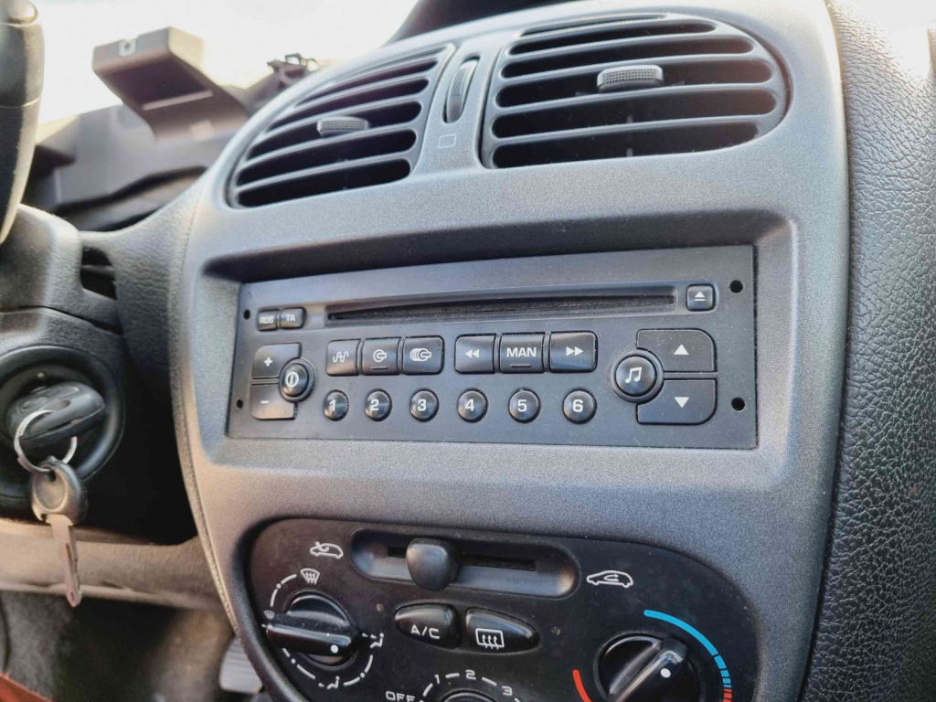 Radio CD Peugeot 206 [Fabr 1998-2009] OEM