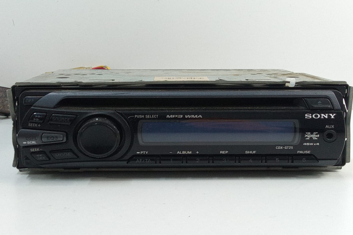 Radio CD Player CDX-GT25