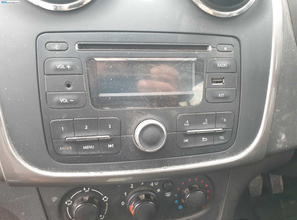 Radio CD Player cu Aux Auxiliar si USB Dacia Sandero 2 2012 - 2016 [K4335]