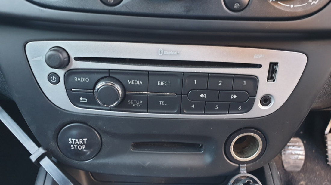 Radio CD Player cu MP3 si USB Renault Megane 3 2008 - 2015 [C3420]