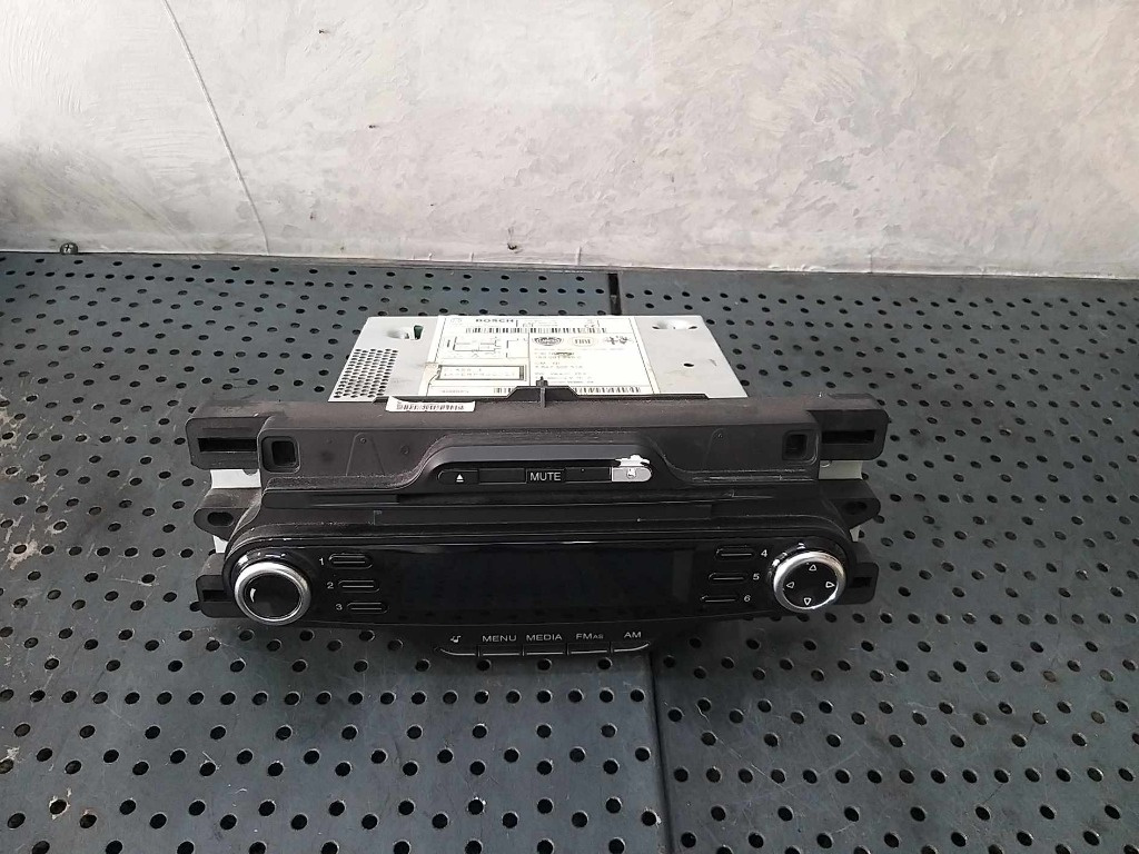 Radio cd player multimedia alfa romeo giulietta 940 7647302316