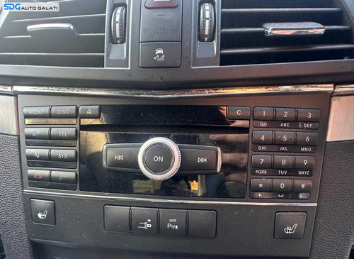 Radio CD Player Navigatie Mercedes Clasa E Class W207 A207 C207 W212 2009 - 2016 [K5603]